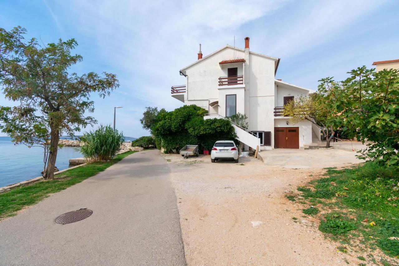 Apartments By The Sea Mandre, Pag - 4101 Колан Екстериор снимка