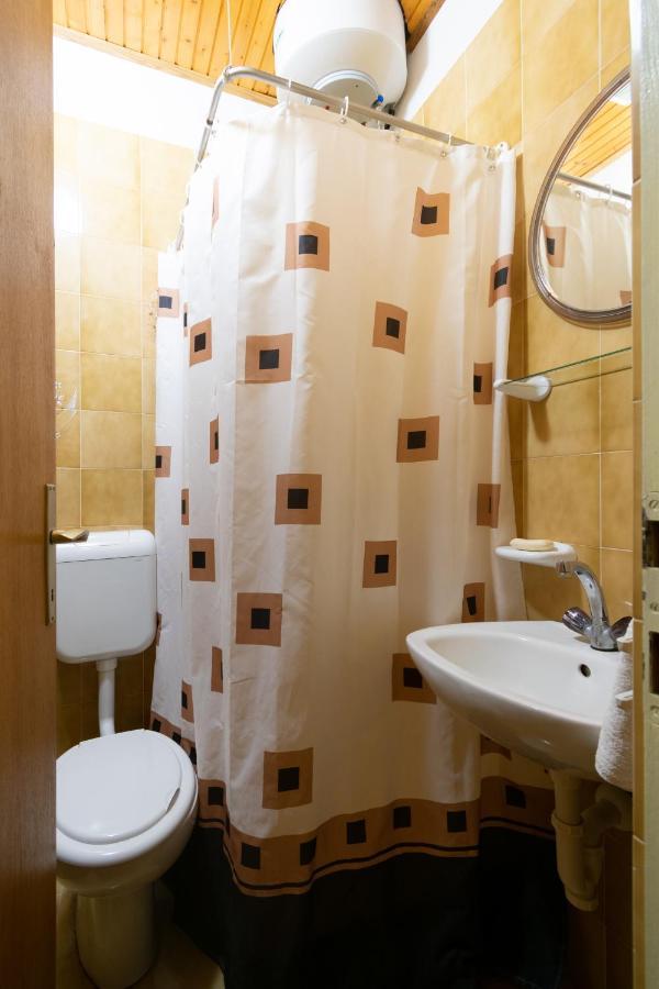 Apartments By The Sea Mandre, Pag - 4101 Колан Екстериор снимка