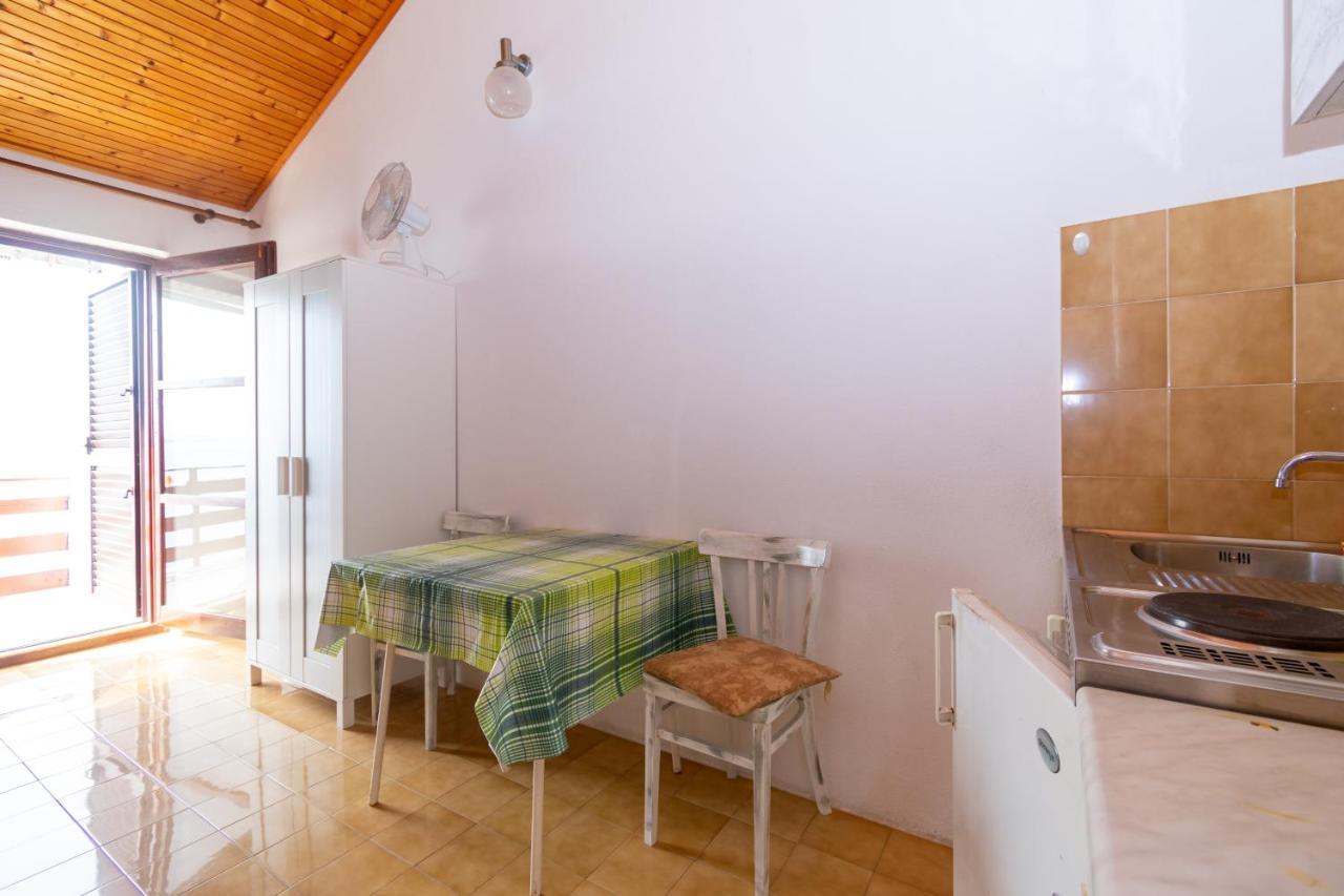 Apartments By The Sea Mandre, Pag - 4101 Колан Екстериор снимка