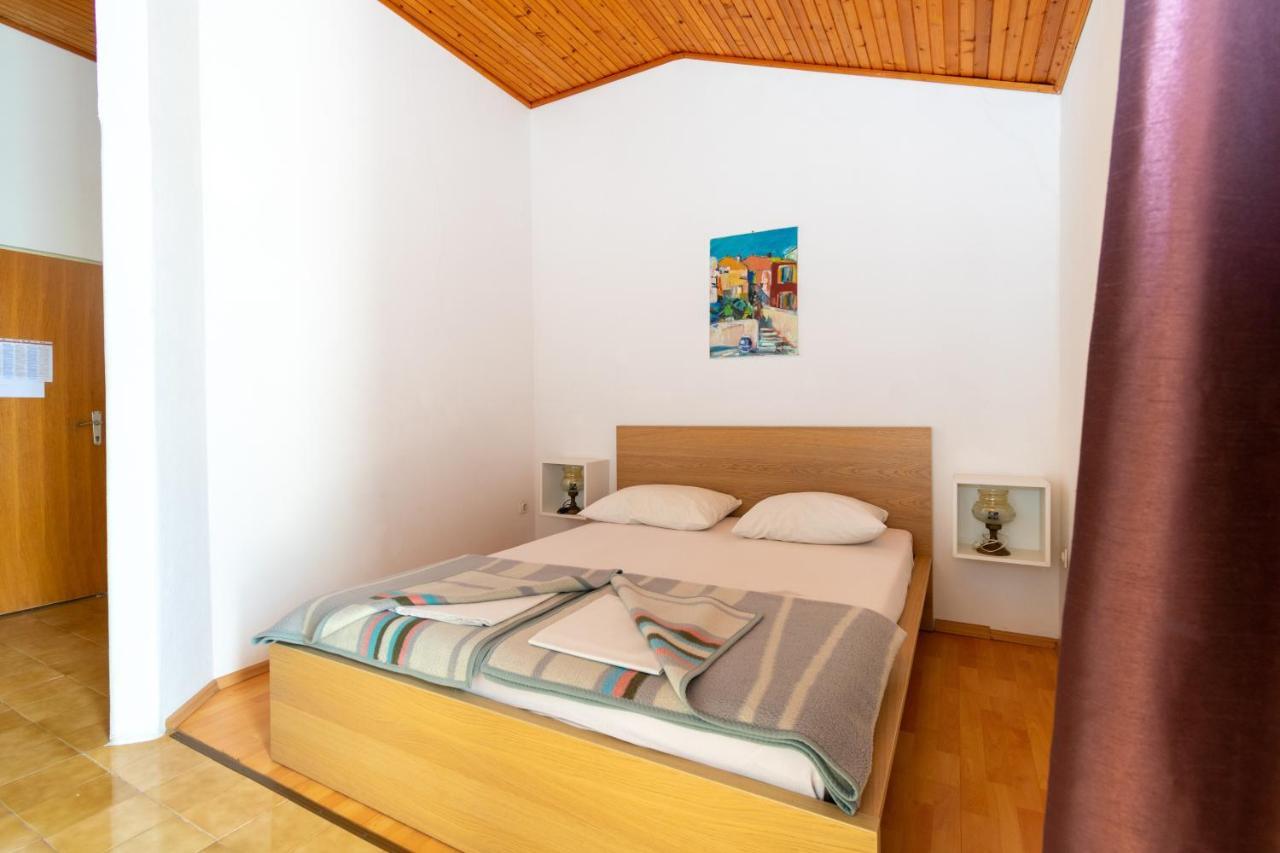 Apartments By The Sea Mandre, Pag - 4101 Колан Екстериор снимка