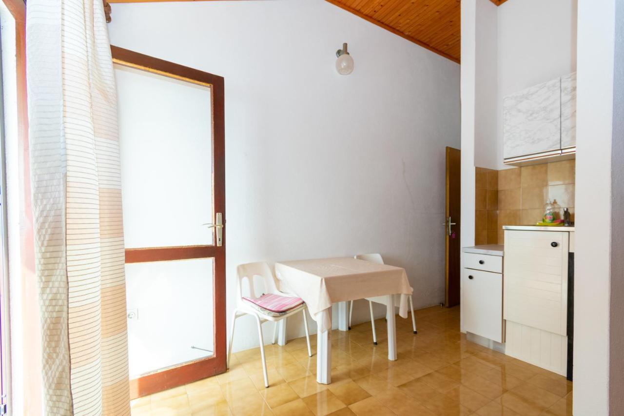 Apartments By The Sea Mandre, Pag - 4101 Колан Екстериор снимка