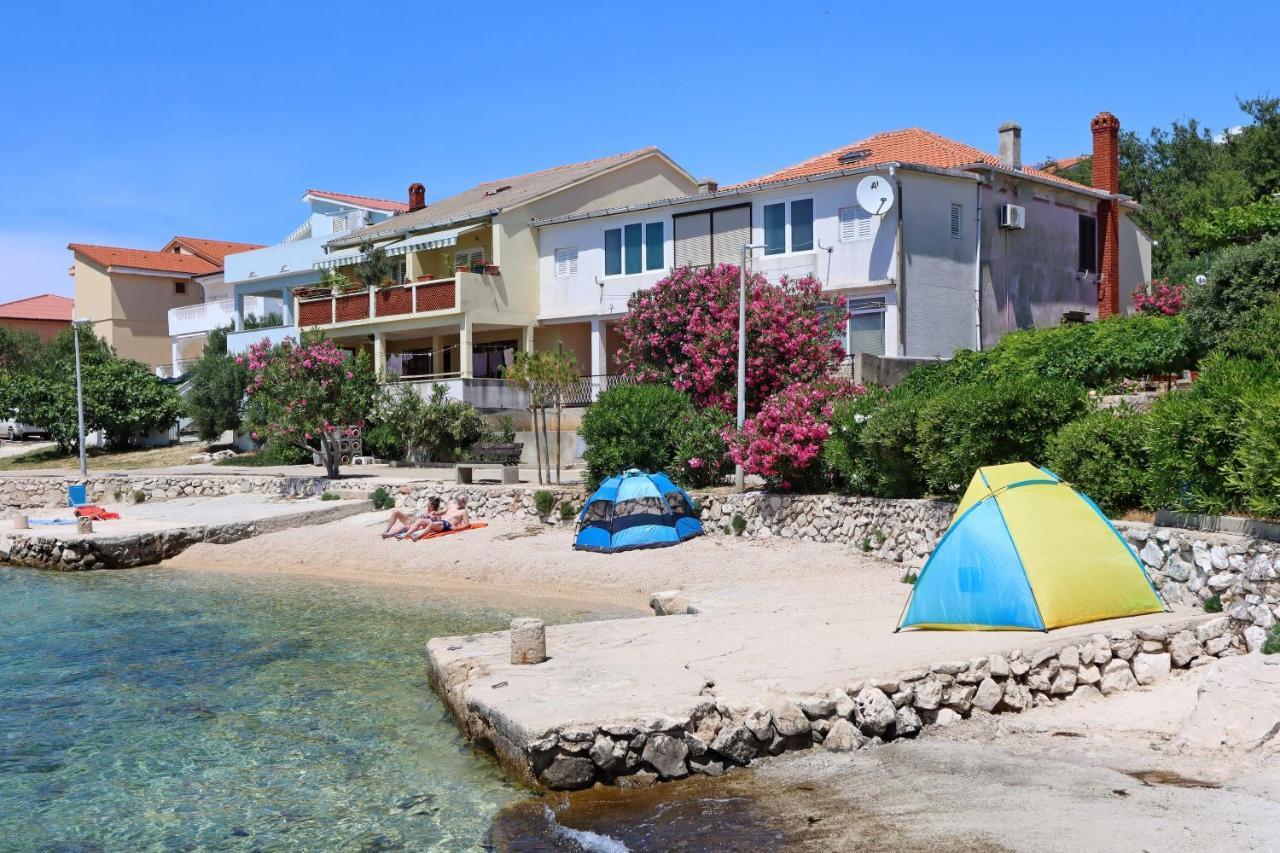 Apartments By The Sea Mandre, Pag - 4101 Колан Екстериор снимка