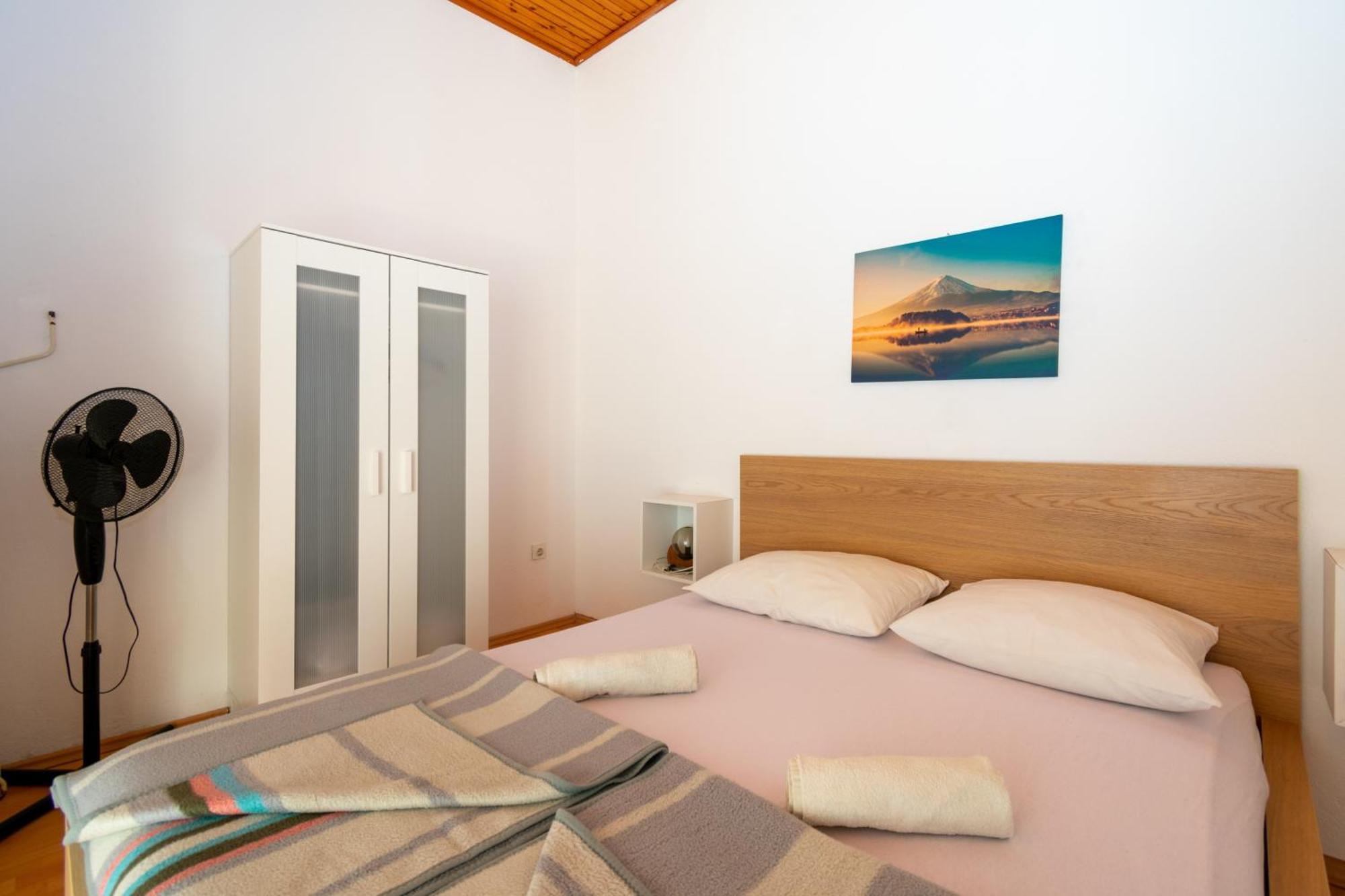 Apartments By The Sea Mandre, Pag - 4101 Колан Стая снимка